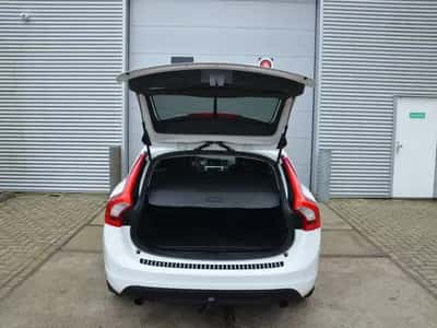 Volvo V60 (2013) thumbnail 29