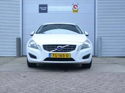 Volvo V60 (2013) thumbnail 5