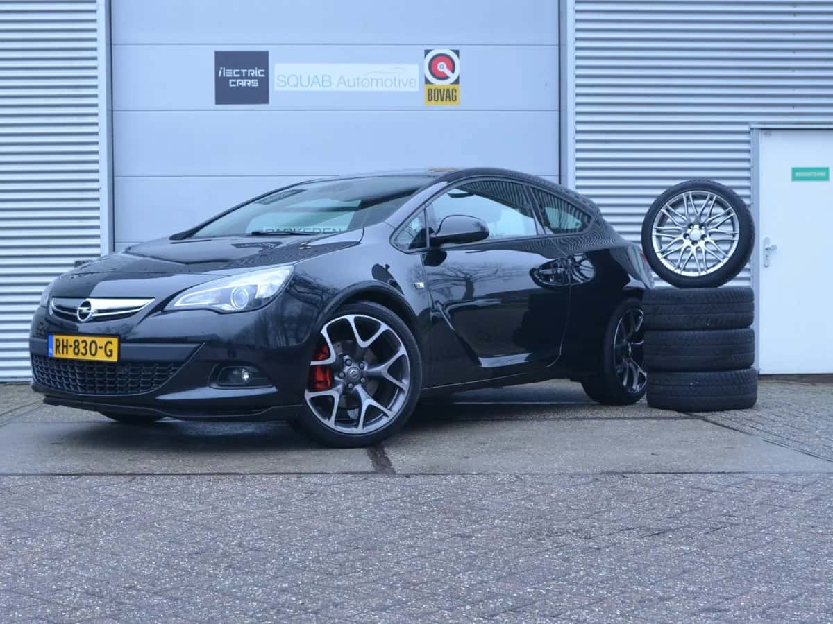 Opel Astra GTC (2015) — foto 1
