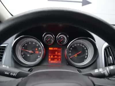 Opel Astra GTC (2015) thumbnail 15