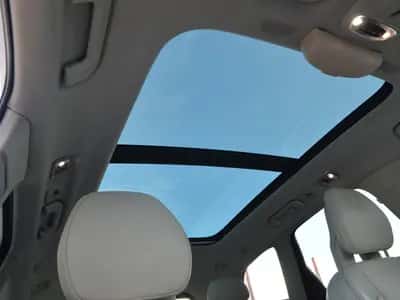 Volvo XC60 (2017) thumbnail 2
