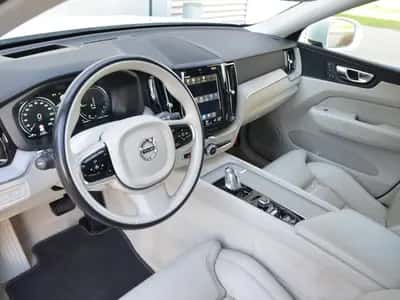 Volvo XC60 (2017) thumbnail 12