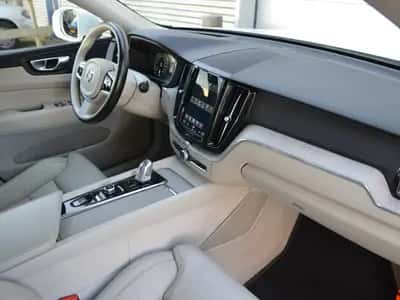 Volvo XC60 (2017) thumbnail 13
