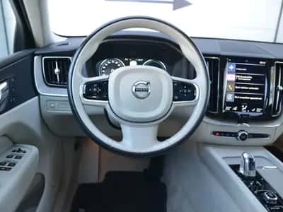 Volvo XC60 (2017) thumbnail 16