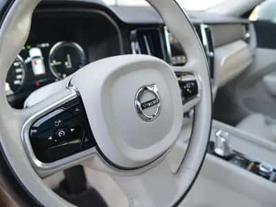Volvo XC60 (2017) thumbnail 17