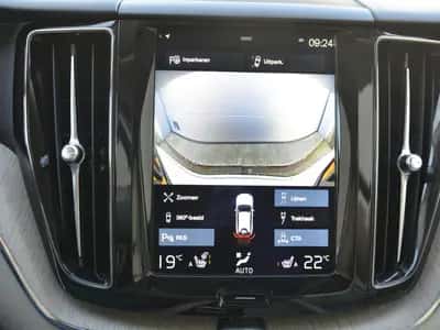 Volvo XC60 (2017) thumbnail 19