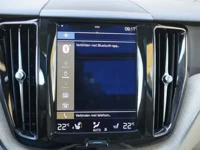 Volvo XC60 (2017) thumbnail 24