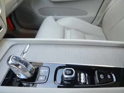 Volvo XC60 (2017) thumbnail 28