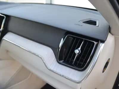 Volvo XC60 (2017) thumbnail 29