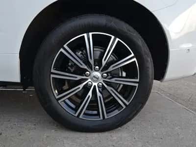 Volvo XC60 (2017) thumbnail 35