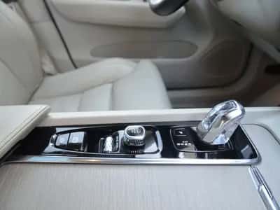 Volvo XC60 (2017) thumbnail 6