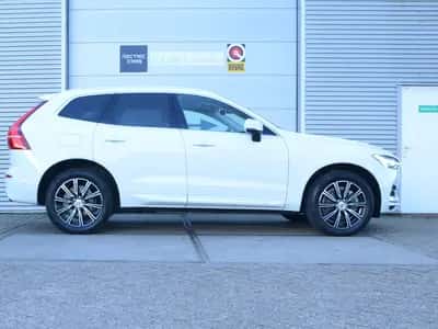 Volvo XC60 (2017) thumbnail 9