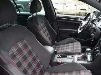 Volkswagen Golf (2016) thumbnail 3