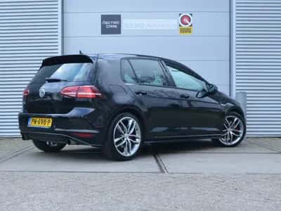 Volkswagen Golf (2016) thumbnail 8