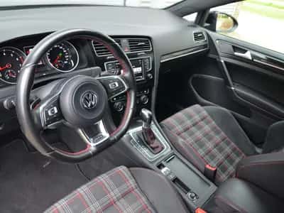 Volkswagen Golf (2016) thumbnail 10