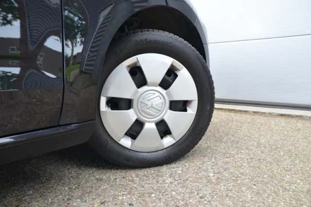 Volkswagen Up! (2019) thumbnail 4