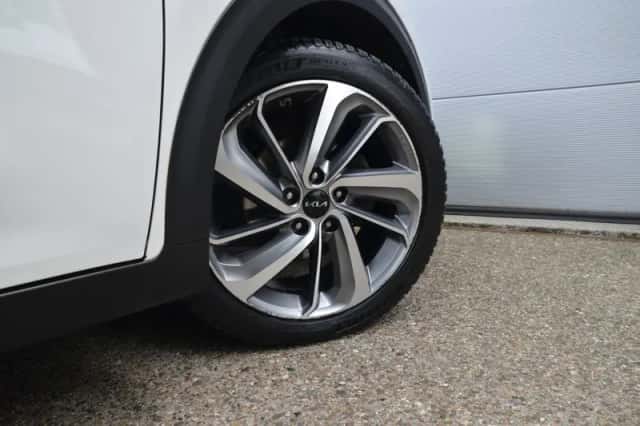 Kia Niro (2016) thumbnail 5