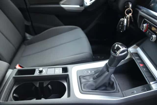 Audi Q3 (2021) thumbnail 3