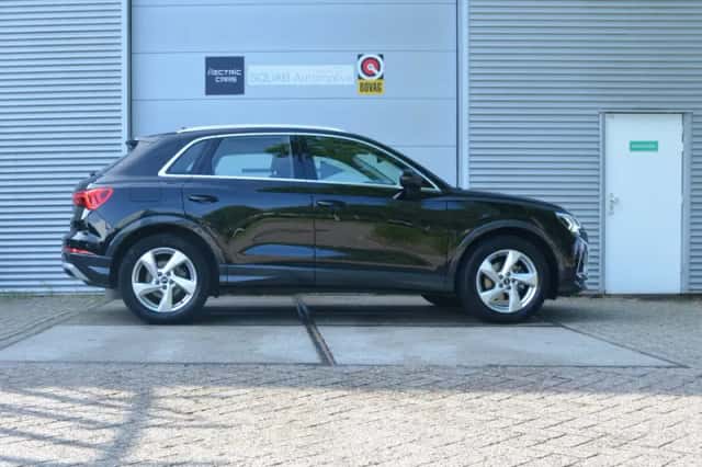 Audi Q3 (2021) thumbnail 6