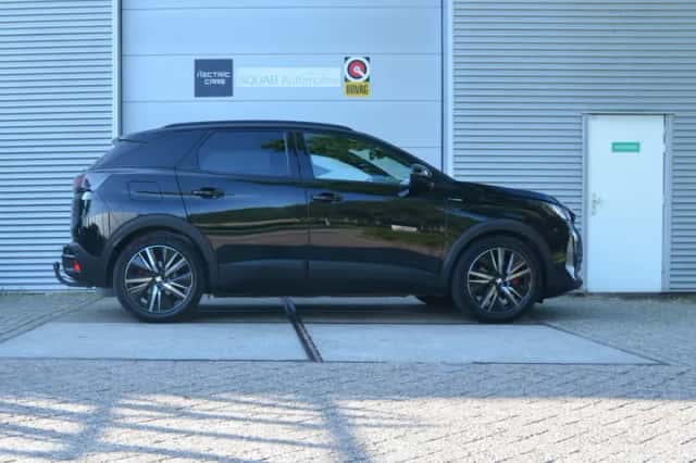 Peugeot 3008 (2023) thumbnail 5