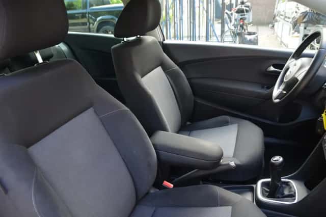 Volkswagen Polo (2011) thumbnail 2