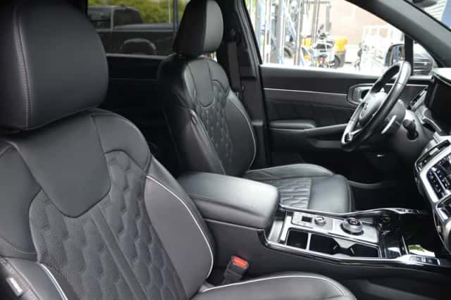 Kia Sorento (2021) thumbnail 2