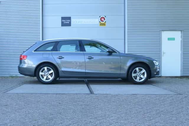 Audi A4 (2015) thumbnail 6