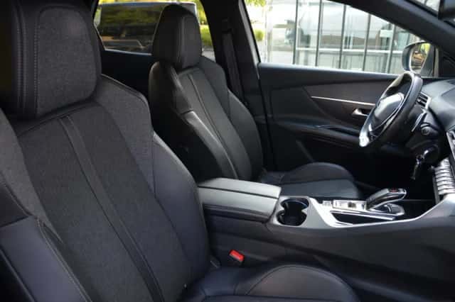 Peugeot 3008 (2019) thumbnail 2