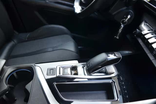 Peugeot 3008 (2019) thumbnail 3