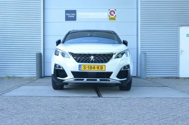 Peugeot 3008 (2019) thumbnail 5