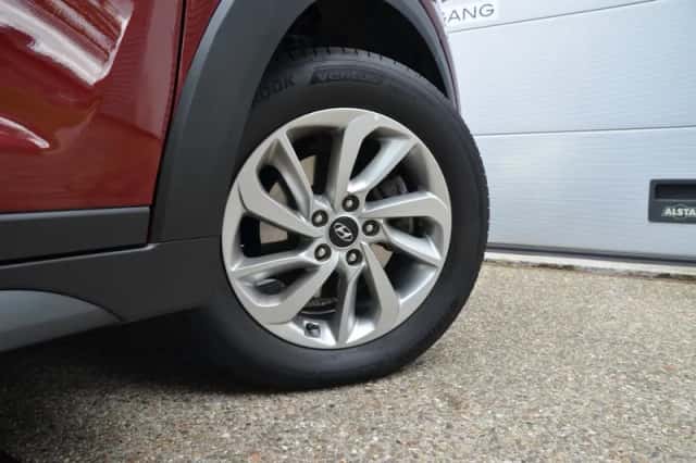 Hyundai Tucson (2016) thumbnail 4