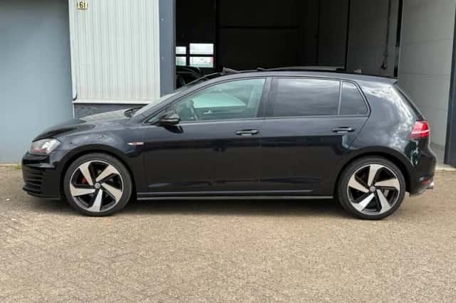 Volkswagen Golf (2013) thumbnail 3