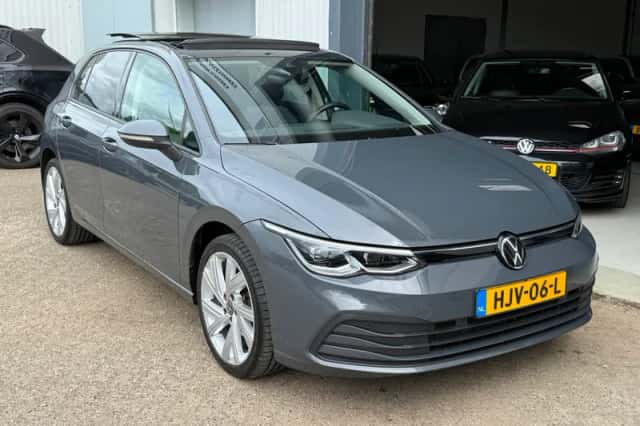 Volkswagen Golf (2022) thumbnail 2