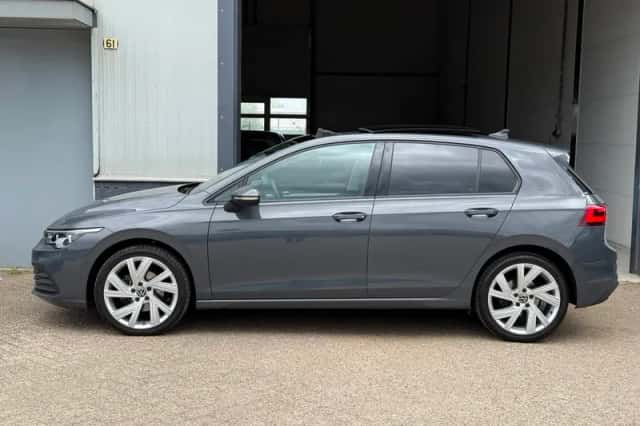 Volkswagen Golf (2022) thumbnail 3