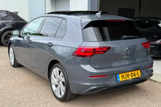 Volkswagen Golf (2022) thumbnail 5
