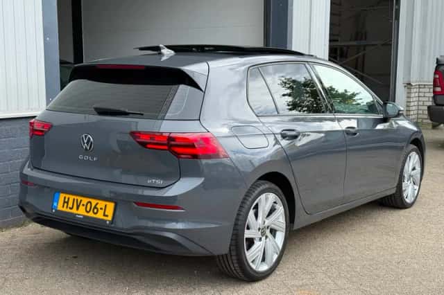 Volkswagen Golf (2022) thumbnail 6