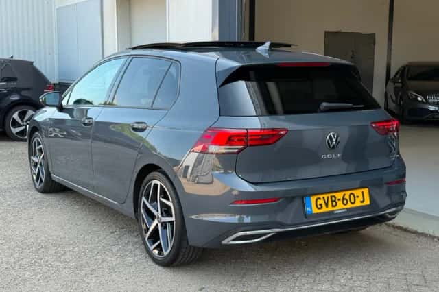 Volkswagen Golf (2023) thumbnail 5