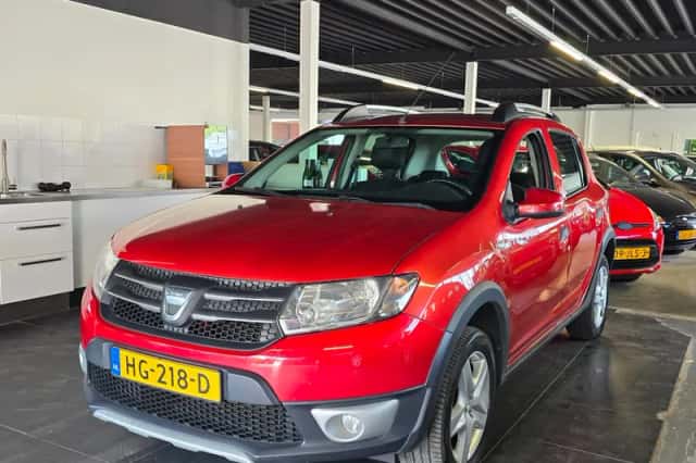 Dacia Sandero (2015) thumbnail 1