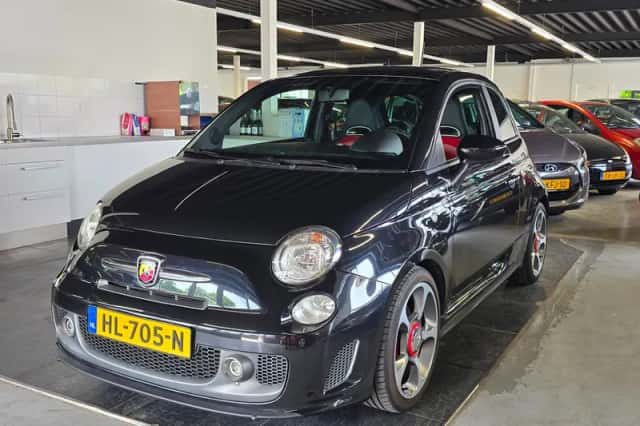 Fiat 500 (2015) thumbnail 1