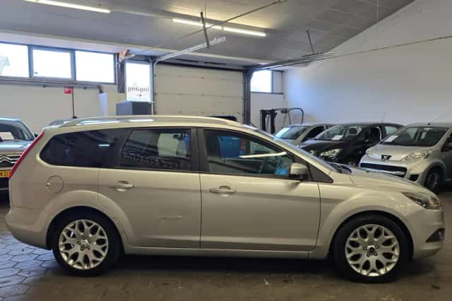 Ford Focus (2010) thumbnail 5