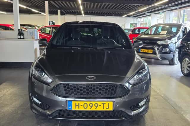 Ford Focus (2018) thumbnail 3