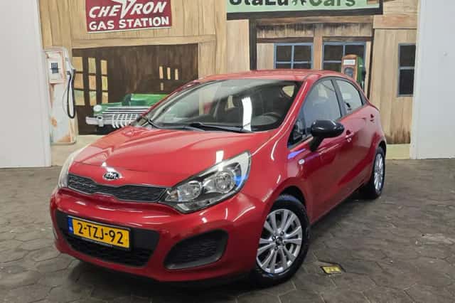 Kia Rio (2014) thumbnail 1