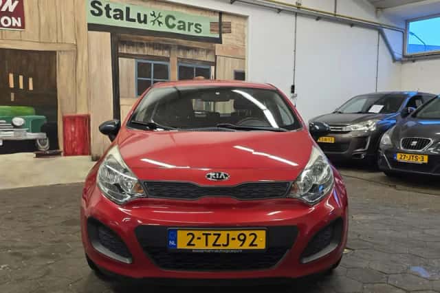 Kia Rio (2014) thumbnail 3