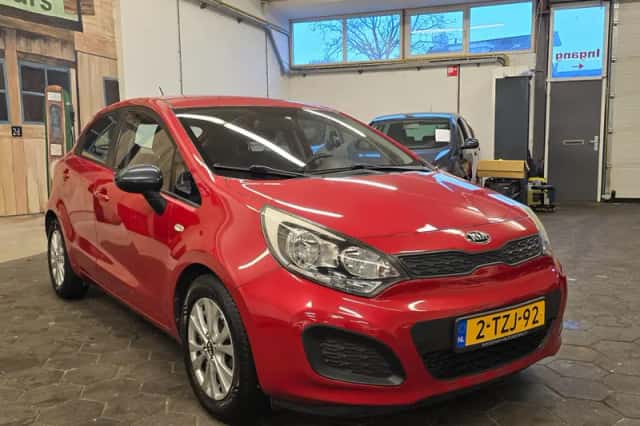 Kia Rio (2014) thumbnail 4