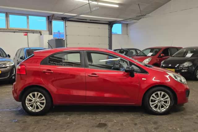 Kia Rio (2014) thumbnail 5
