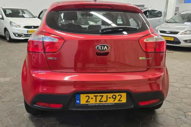 Kia Rio (2014) thumbnail 6