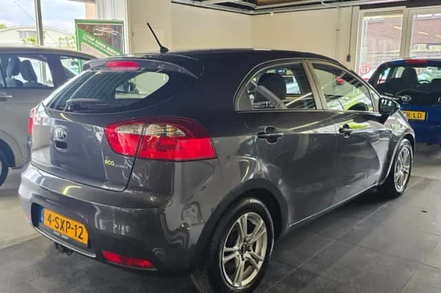 Kia Rio (2014) thumbnail 5