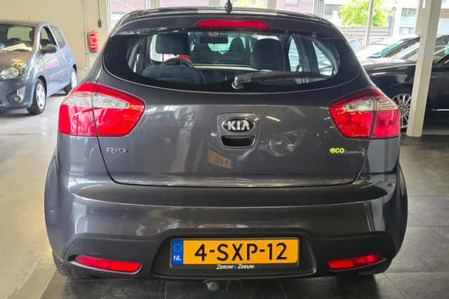 Kia Rio (2014) thumbnail 6