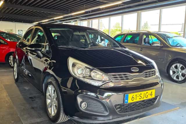 Kia Rio (2011) thumbnail 4