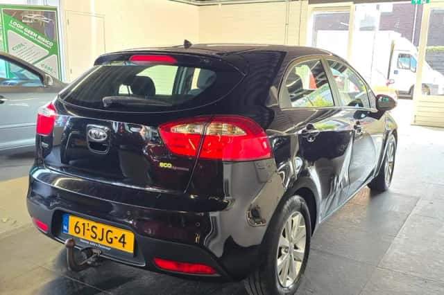 Kia Rio (2011) thumbnail 6